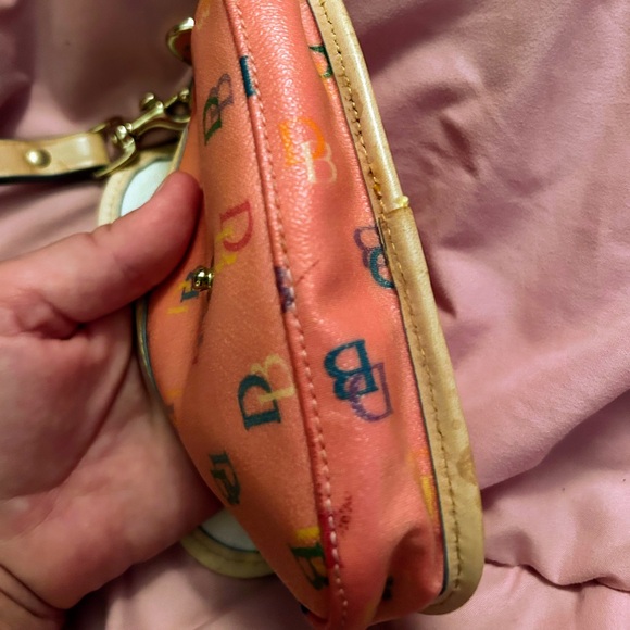 Dooney & Bourke vintage rainbow clutch wristlet in light pink 🌈💗 - Picture 8 of 8